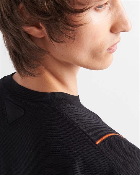 maglia maniche corte prada|Vestire come Miuccia Prada in 7 outfit di street style ispirati all .